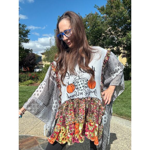 Upcycled NEW Thankful and Grateful Fall Graphic Tshirt Tunic Poncho ONE SIZE - Picture 1 of 7